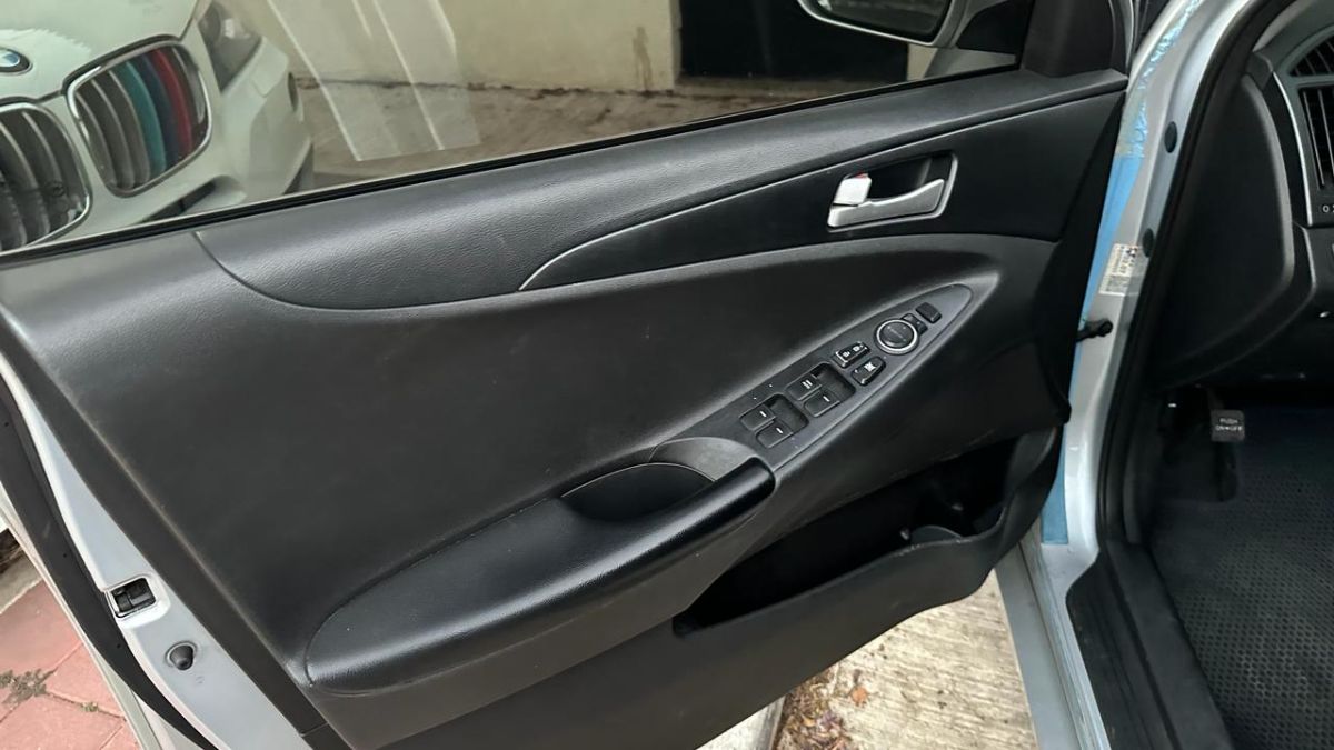 HYUNDAI SONATA - 2012                                        