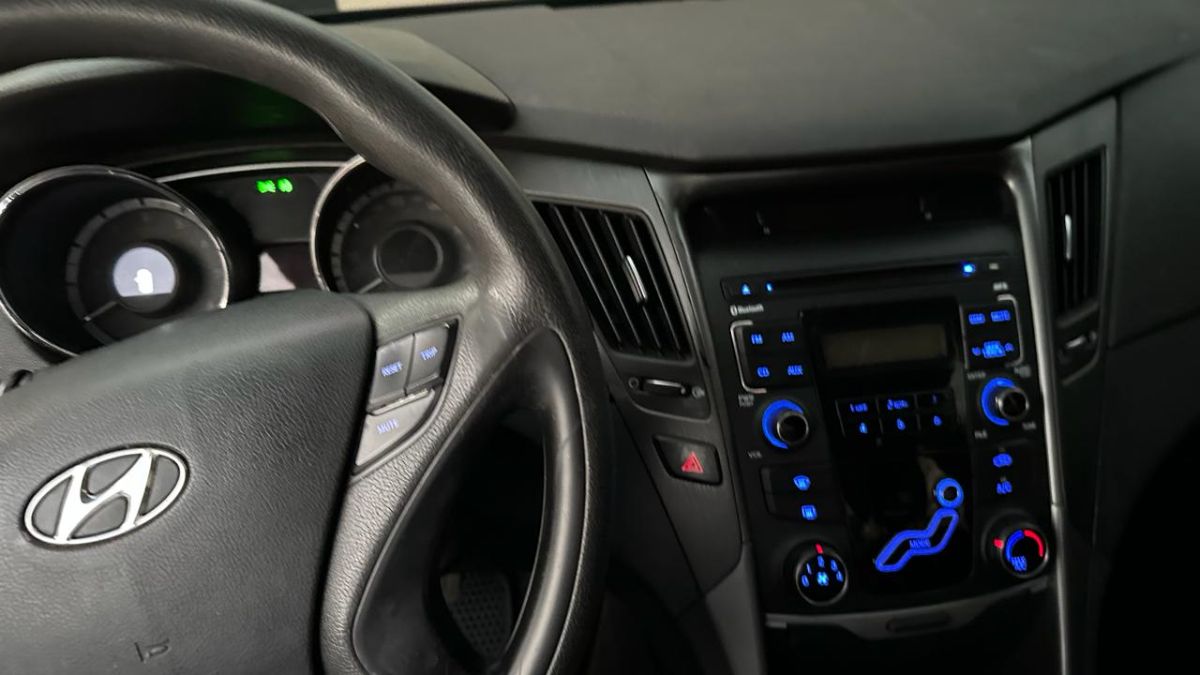 HYUNDAI SONATA - 2012                                        