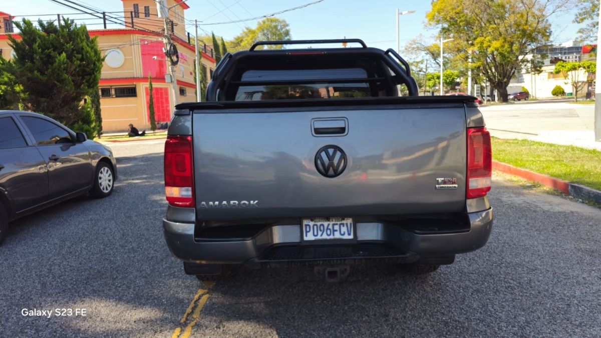 VOLKSWAGEN  AMAROK - 2011                                        