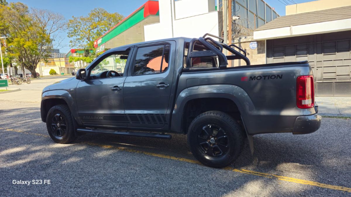 VOLKSWAGEN  AMAROK - 2011                                        