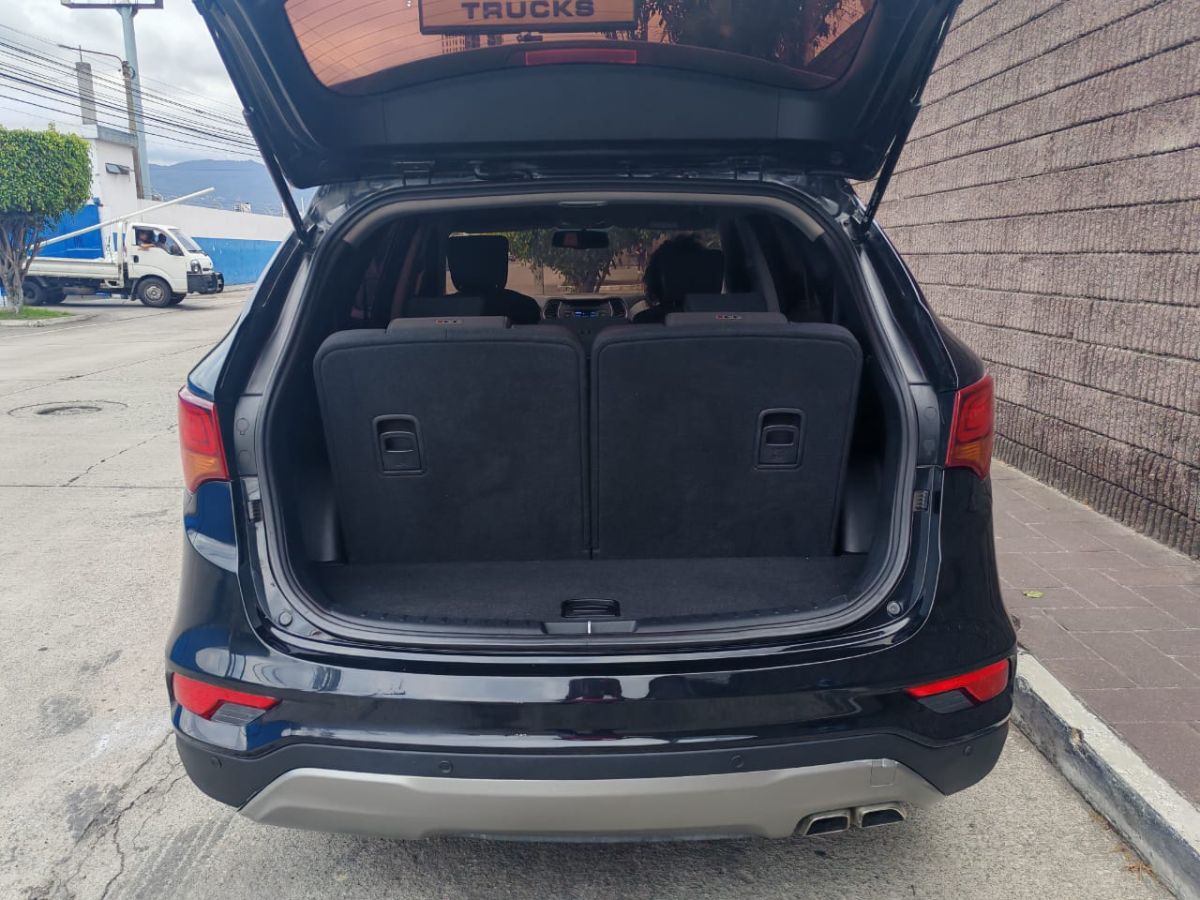 HYUNDAI SANTA FE - 2018                                        