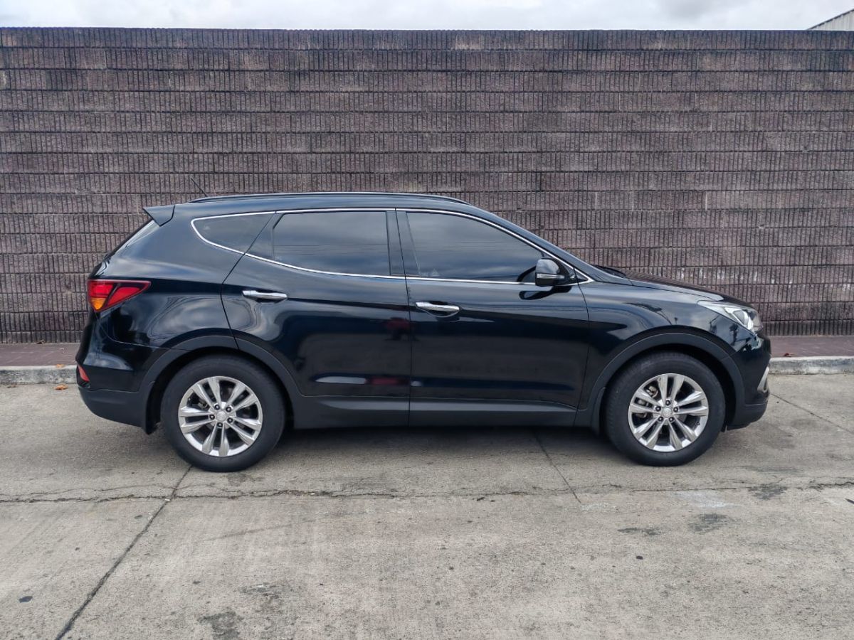 HYUNDAI SANTA FE - 2018                                        