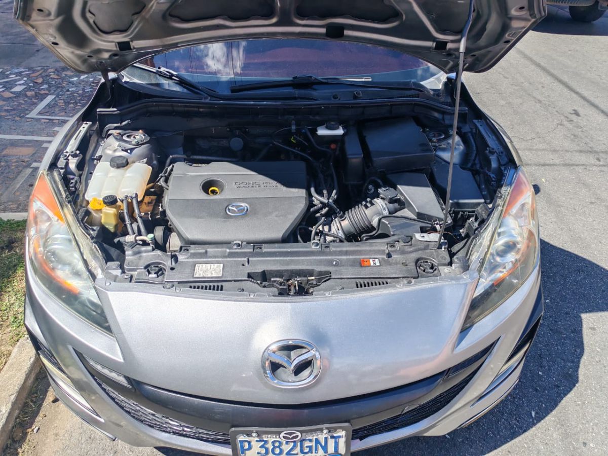 MAZDA 3 - 2011                                        