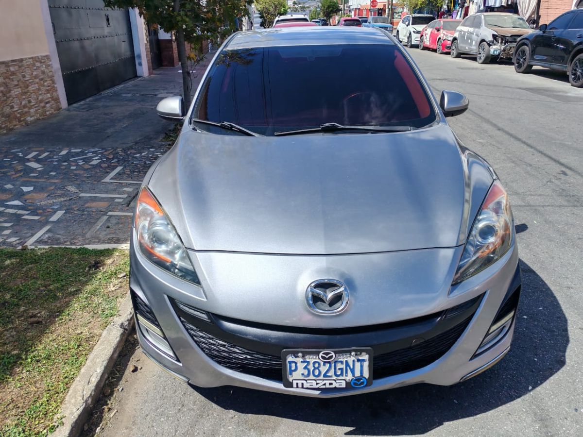 MAZDA 3 - 2011                                        