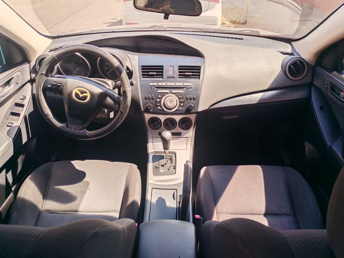 MAZDA 3 - 2011                                        