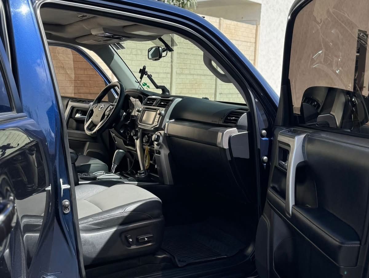 TOYOTA 4 RUNNER - 2019                                        