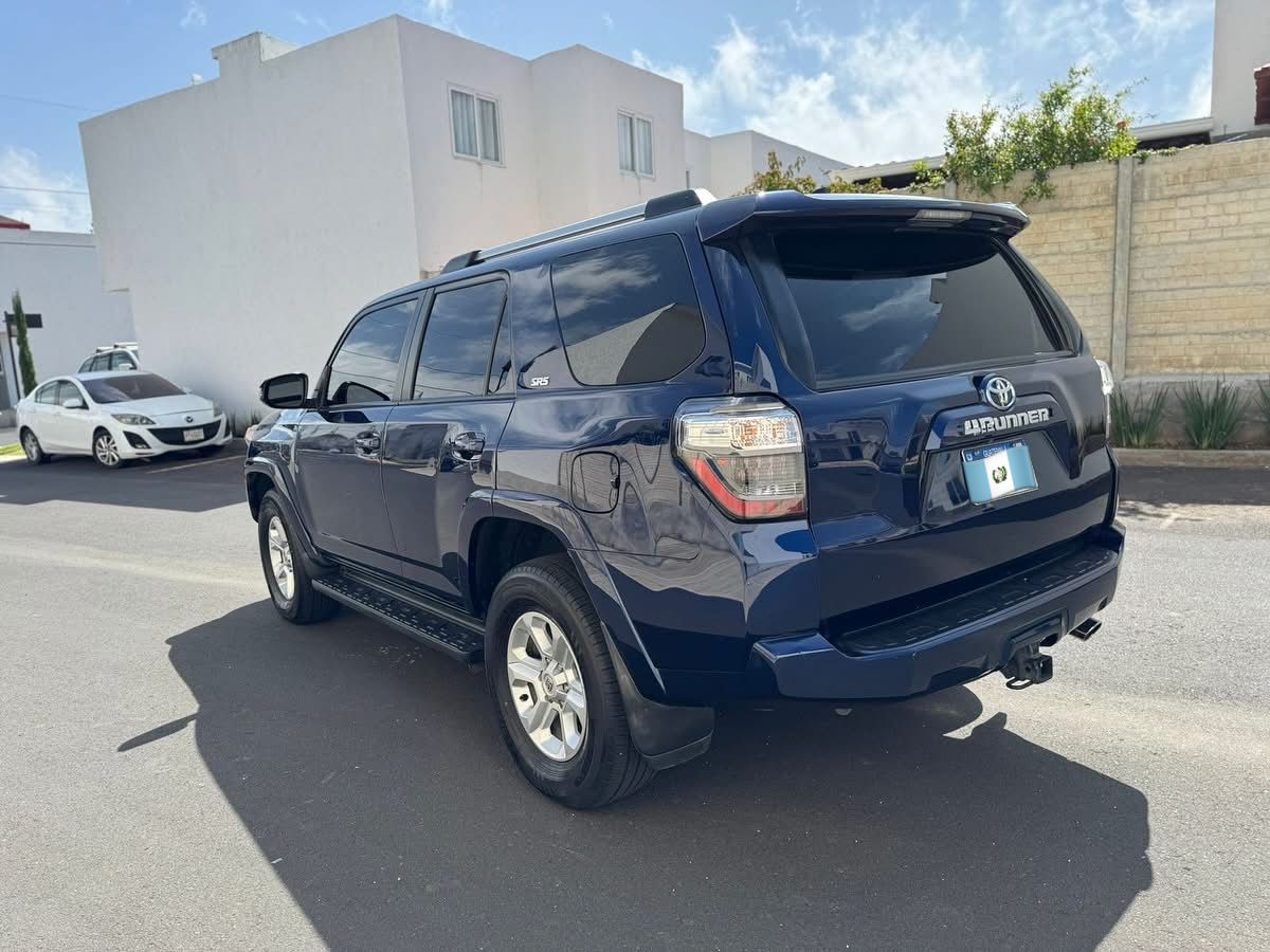 TOYOTA 4 RUNNER - 2019                                        