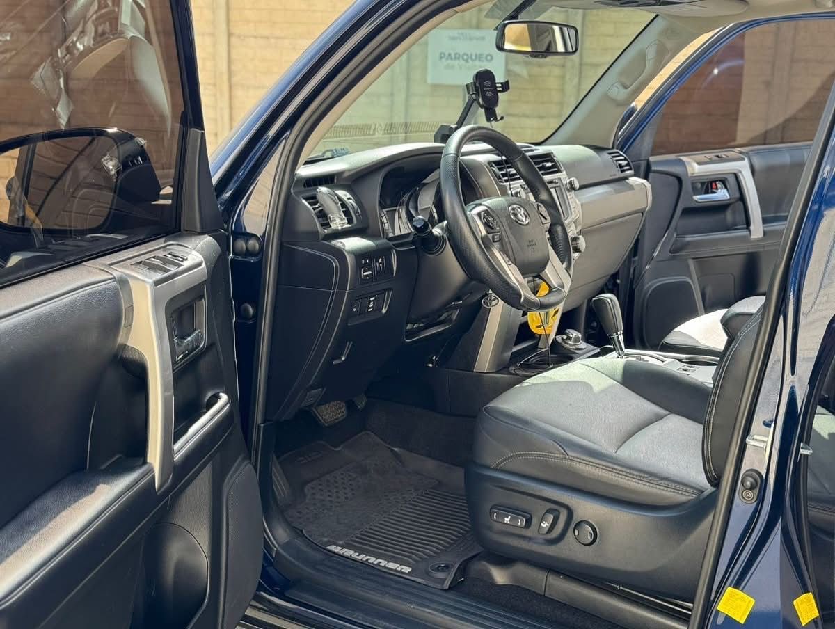 TOYOTA 4 RUNNER - 2019                                        