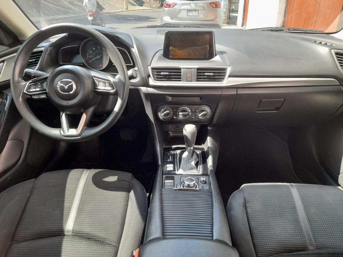 MAZDA 3 - 2017                                        