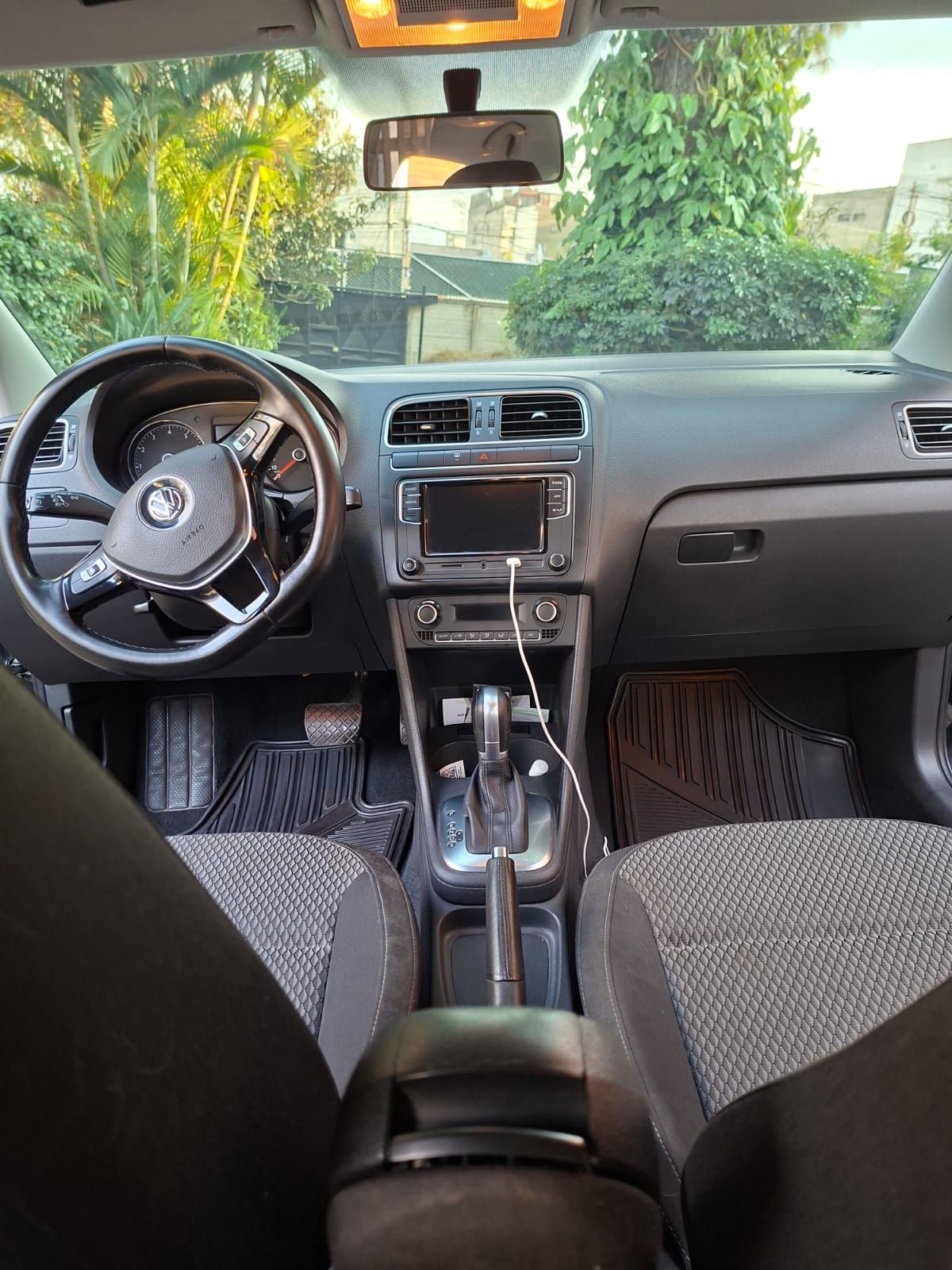 VOLKSWAGEN POLO - 2018                                        