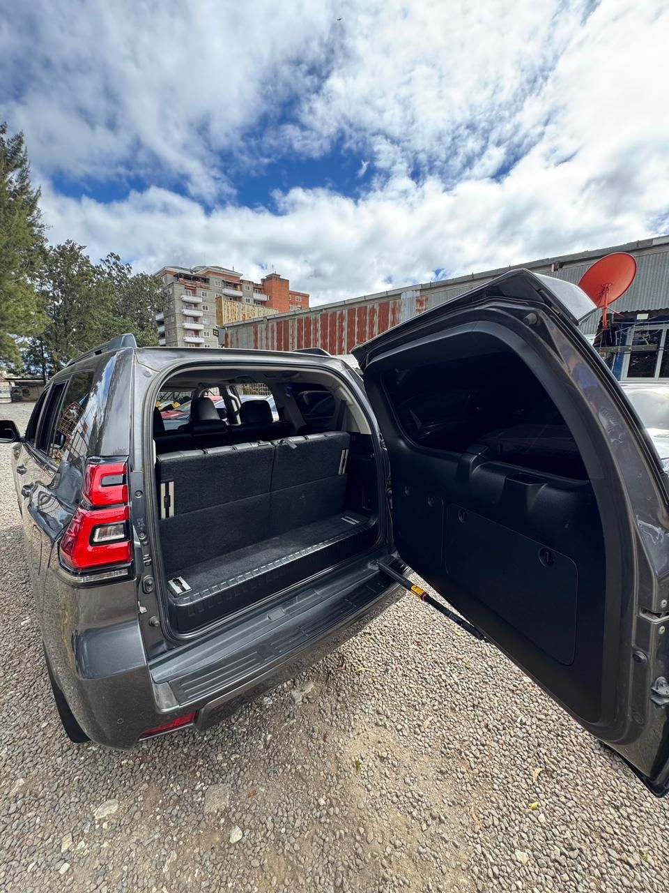 TOYOTA LAND CRUISER VX - 2018                                        