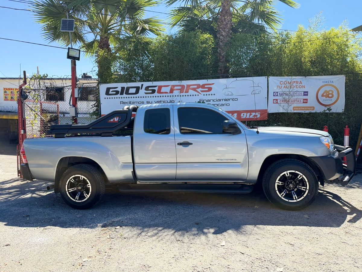 TOYOTA TACOMA - 2014                                        