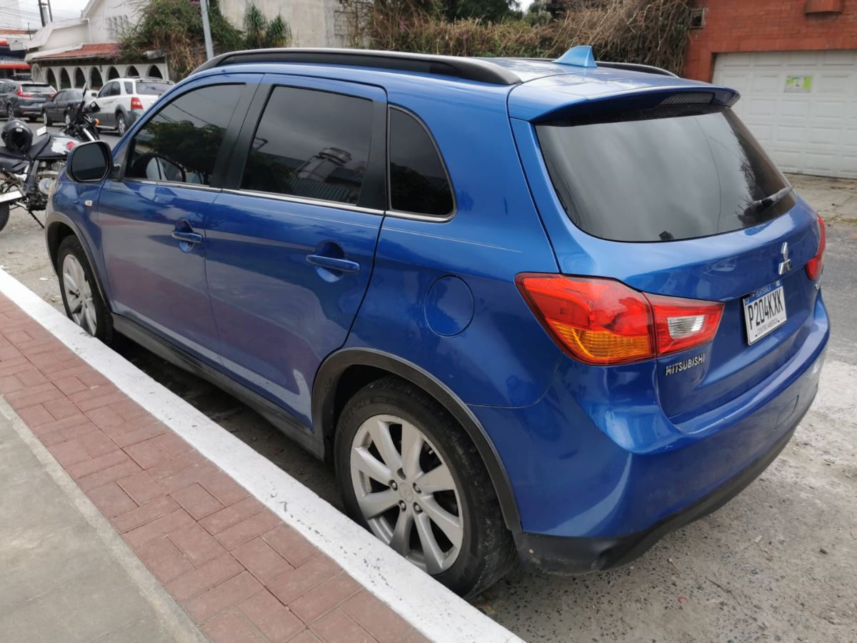 MITSUBISHI OUTLANDER SPORT - 2015                                        