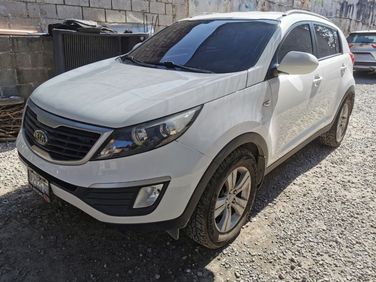KIA SPORTAGE - 2012                                        