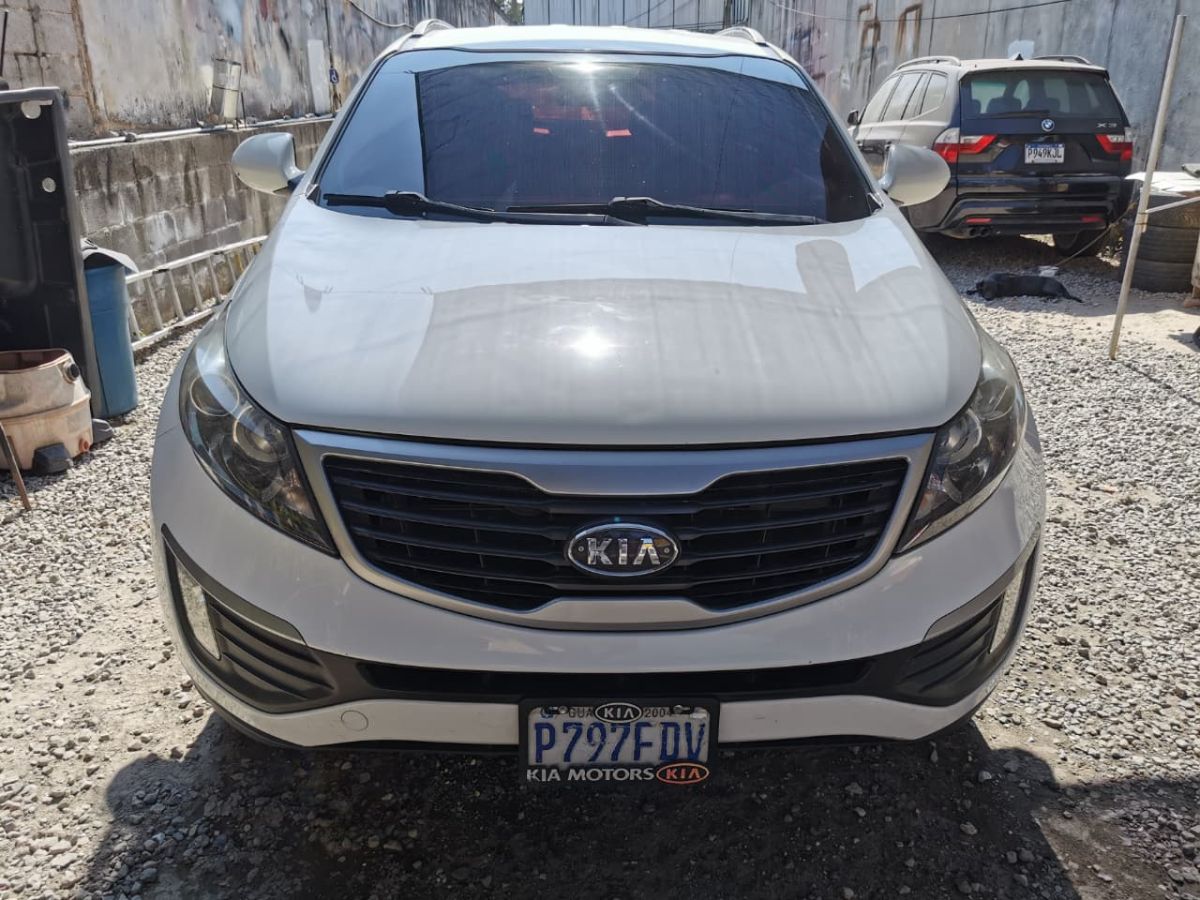 KIA SPORTAGE - 2012                                        