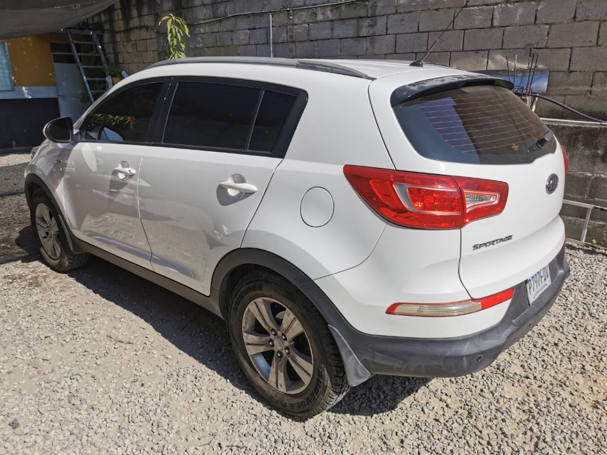 KIA SPORTAGE - 2012                                        