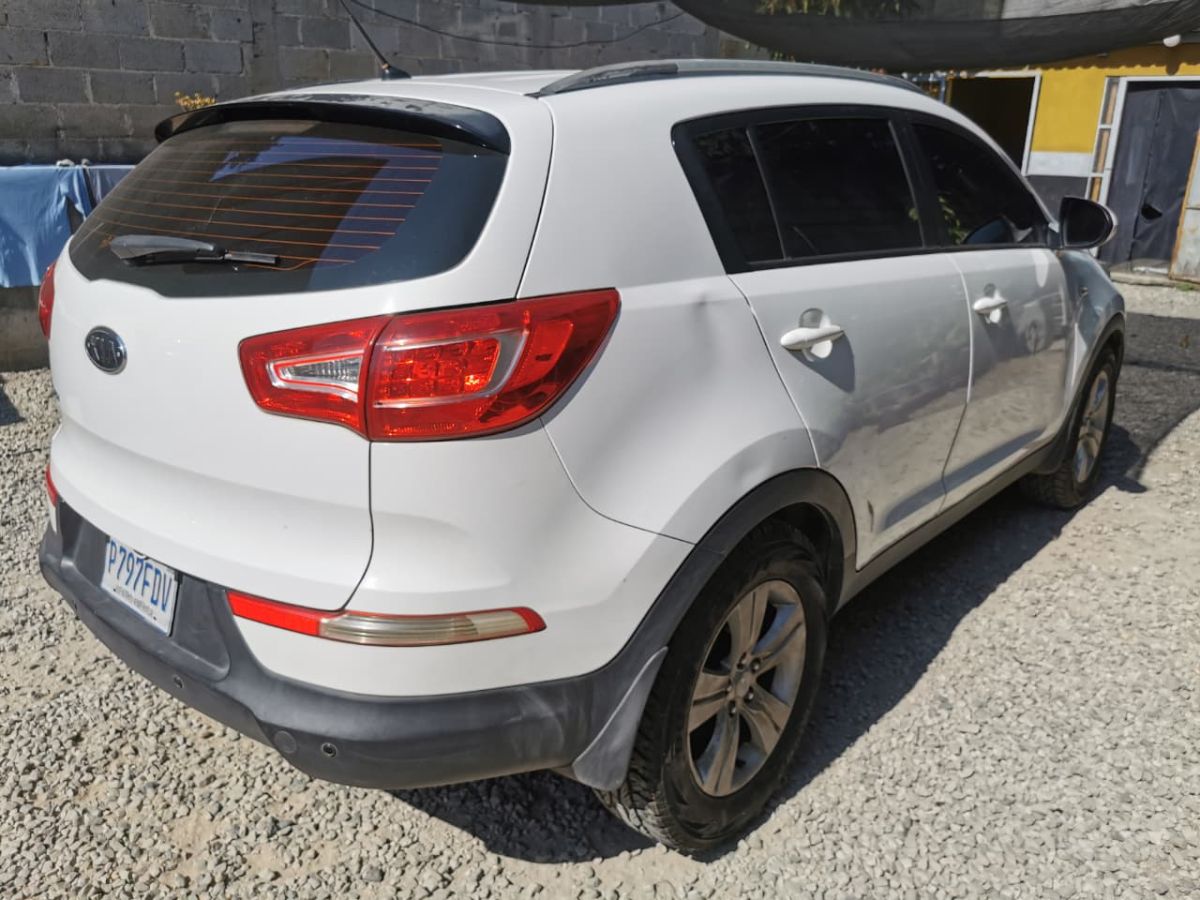 KIA SPORTAGE - 2012                                        