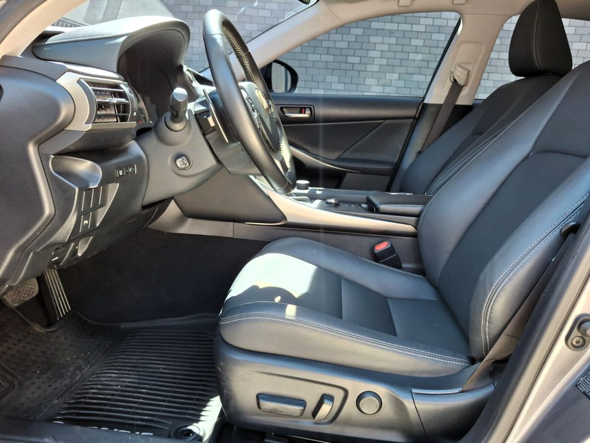 MITSUBISHI LANCER - 2020                                        