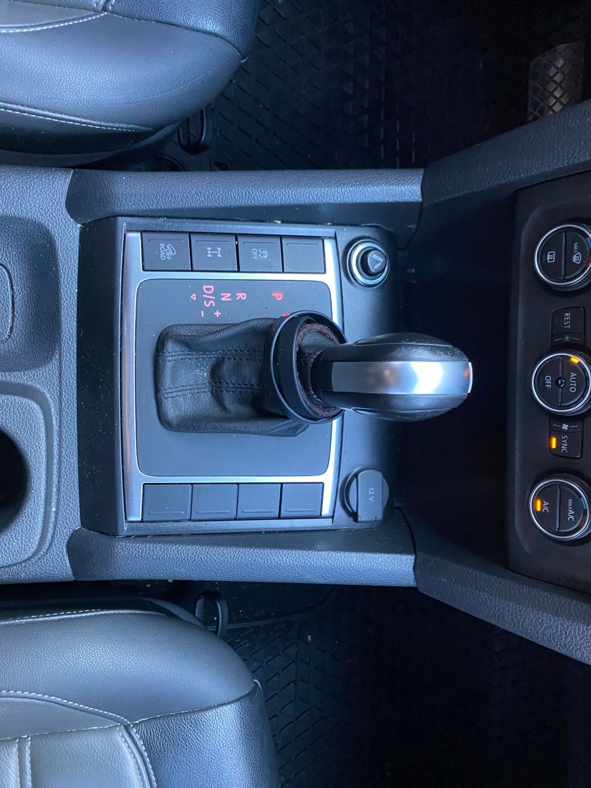 VOLKSWAGEN  AMAROK - 2021                                        