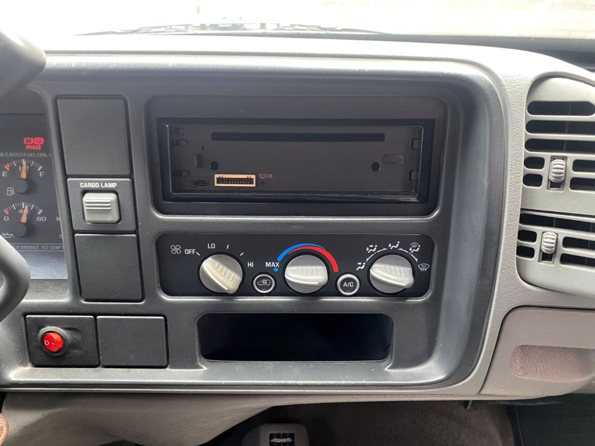 CHEVROLET TRUCK - 1996                                        