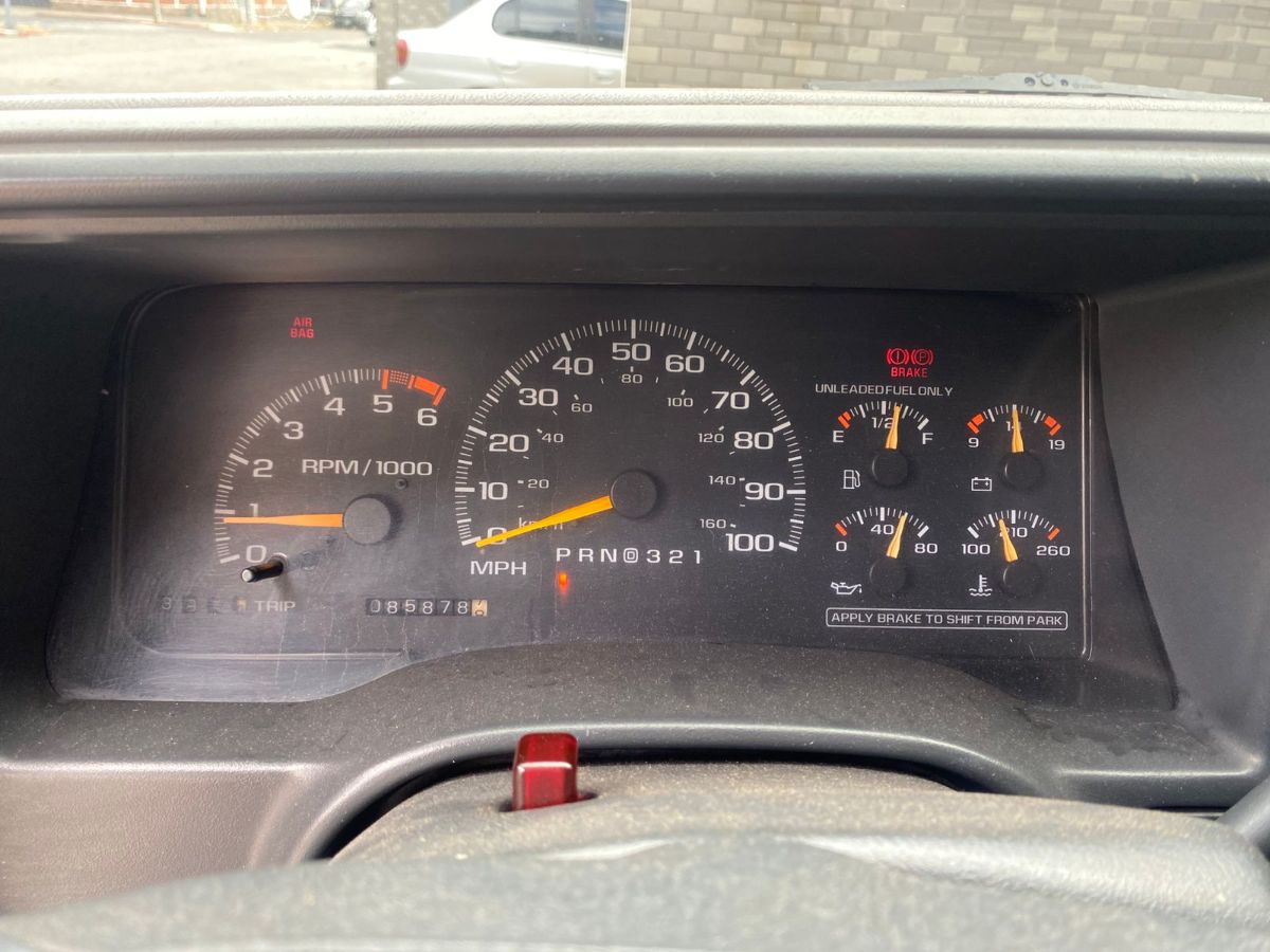 CHEVROLET TRUCK - 1996                                        