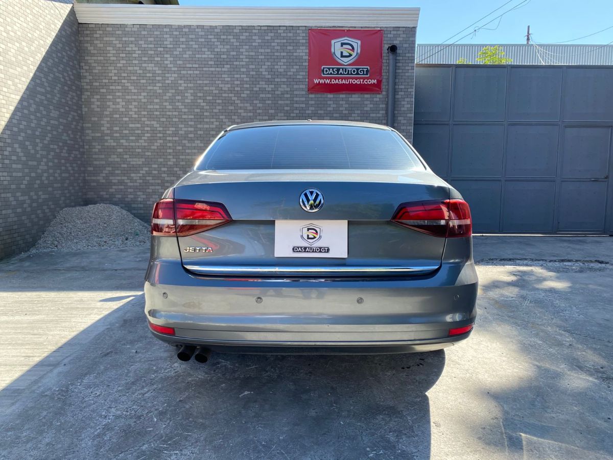 VOLKSWAGEN JETTA - 2018                                        