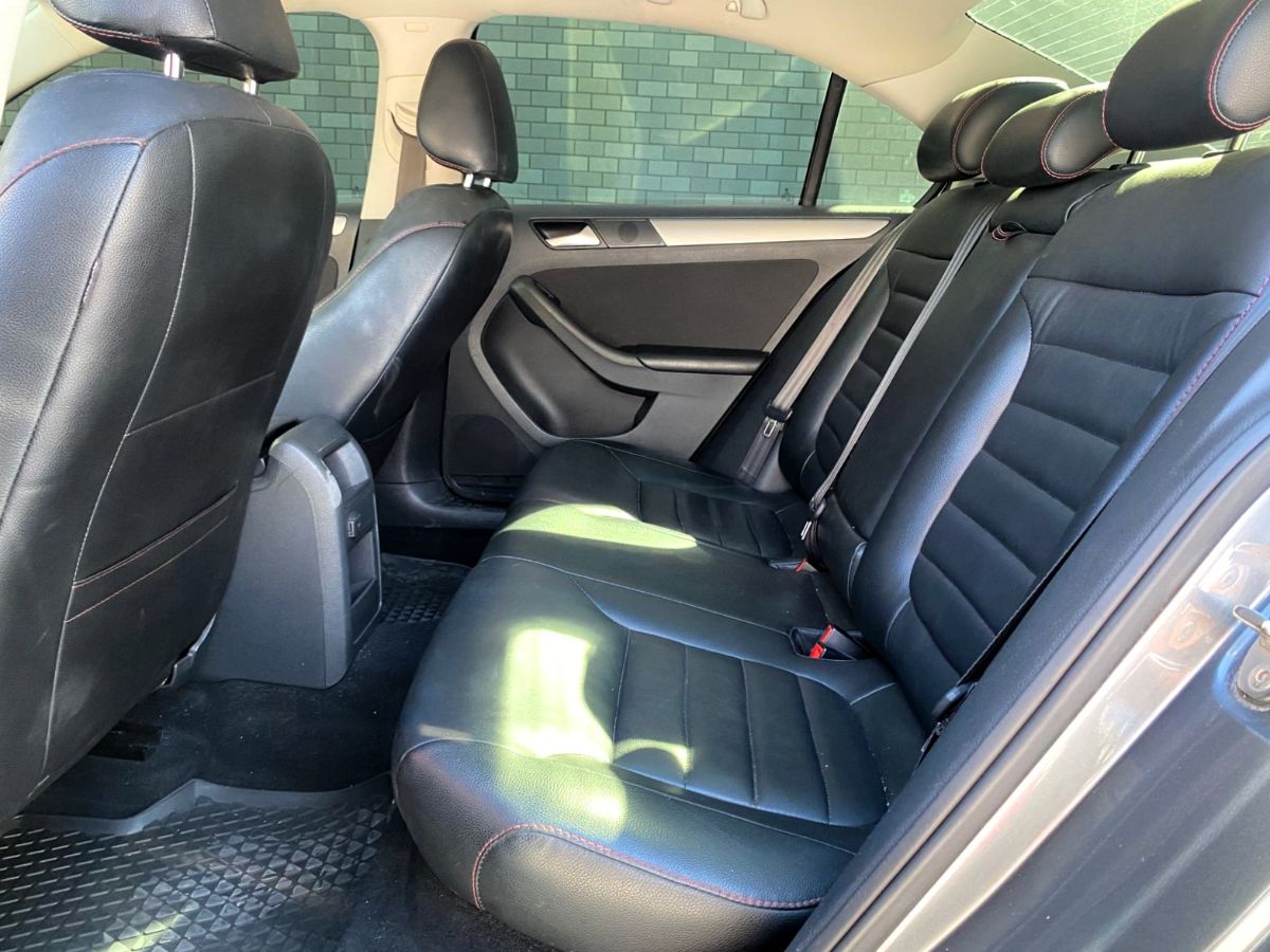 VOLKSWAGEN JETTA - 2018                                        