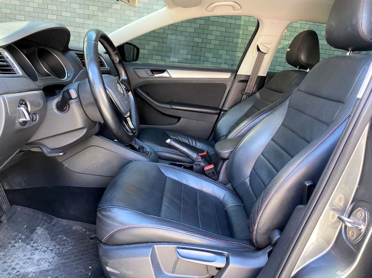 VOLKSWAGEN JETTA - 2018                                        