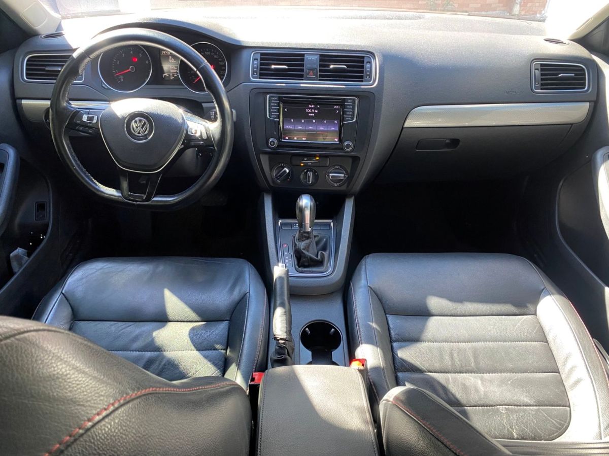 VOLKSWAGEN JETTA - 2018                                        