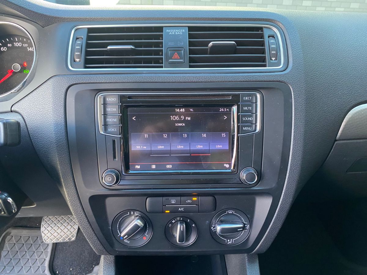 VOLKSWAGEN JETTA - 2018                                        