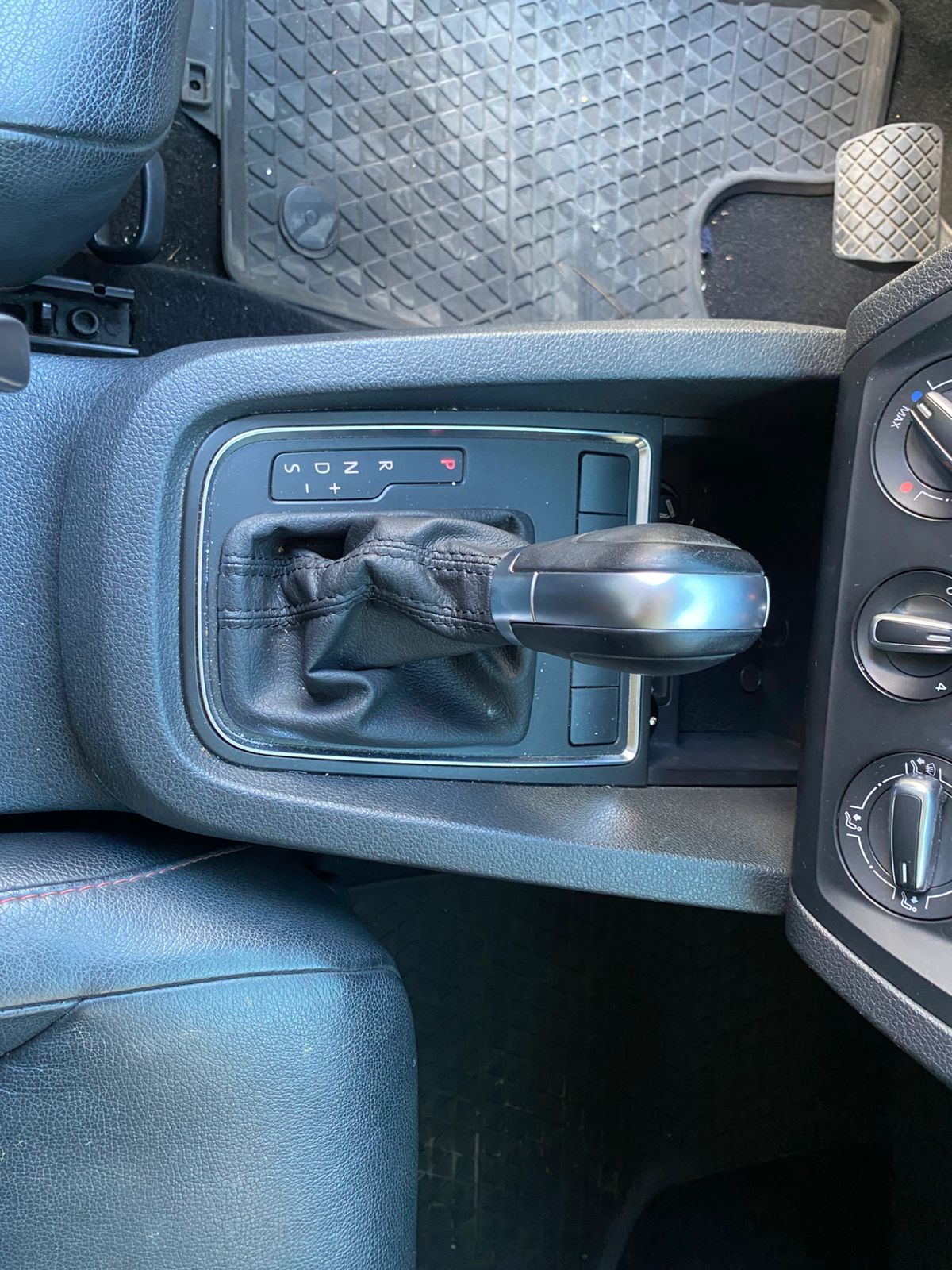 VOLKSWAGEN JETTA - 2018                                        