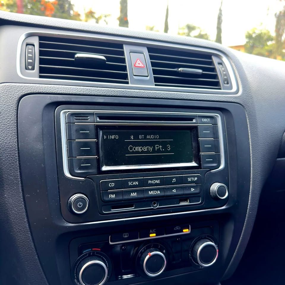 VOLKSWAGEN JETTA - 2014                                        