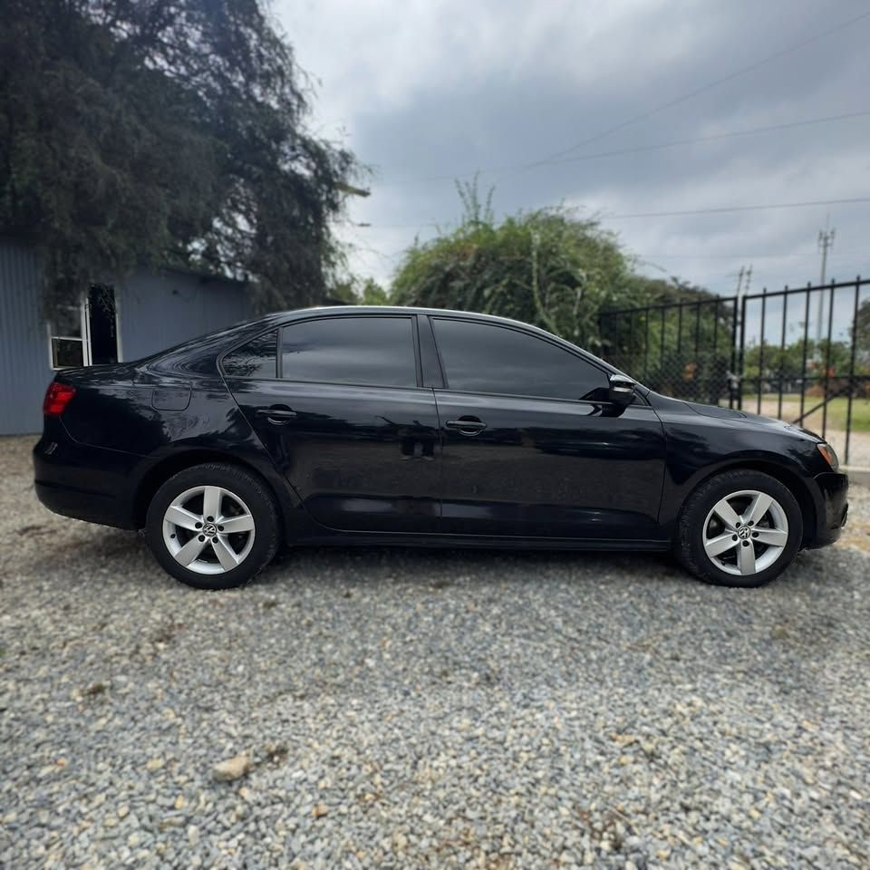 VOLKSWAGEN JETTA - 2014                                        