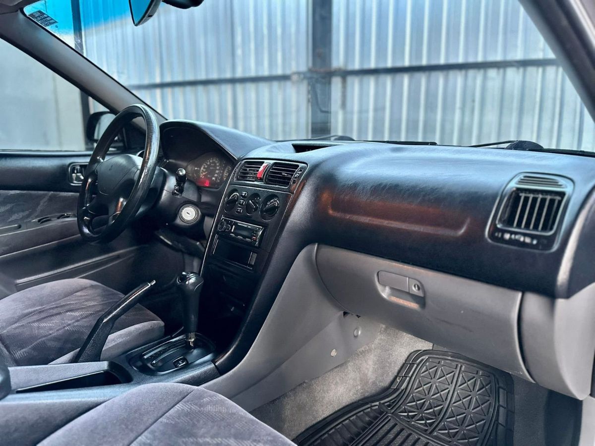 MITSUBISHI LANCER - 1999                                        