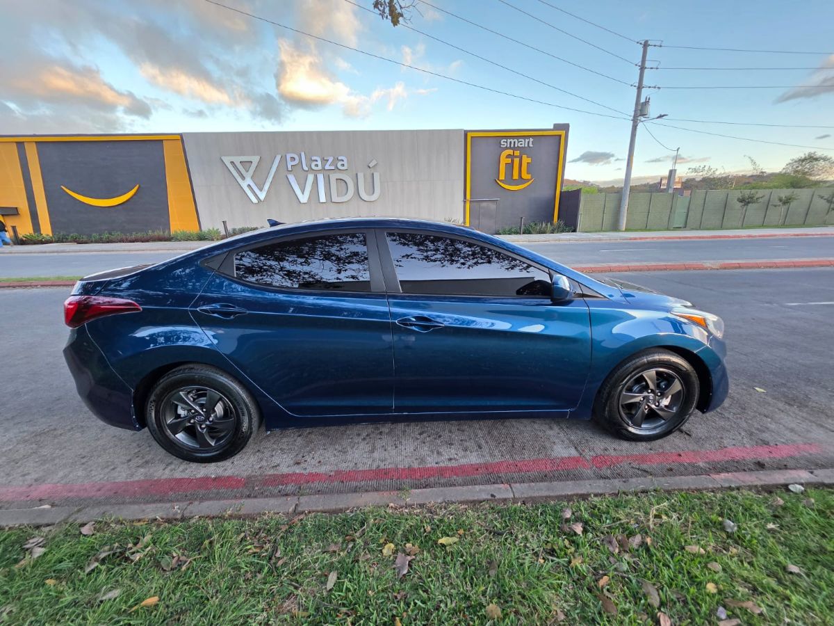 HYUNDAI ELANTRA - 2014                                        