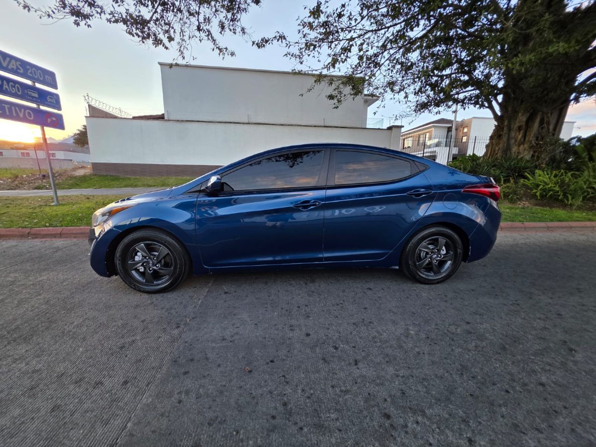 HYUNDAI ELANTRA - 2014                                        