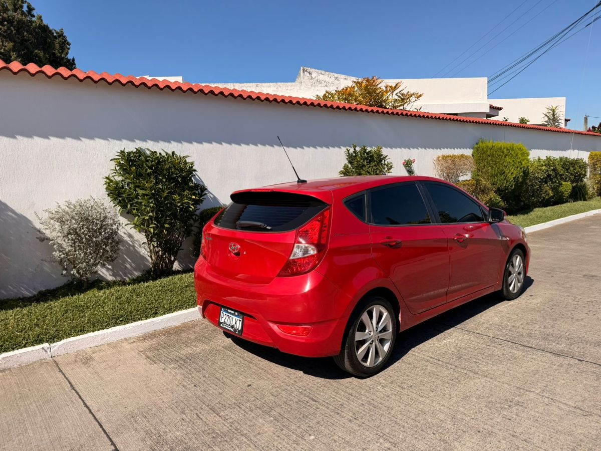 HYUNDAI ACCENT - 2013                                        