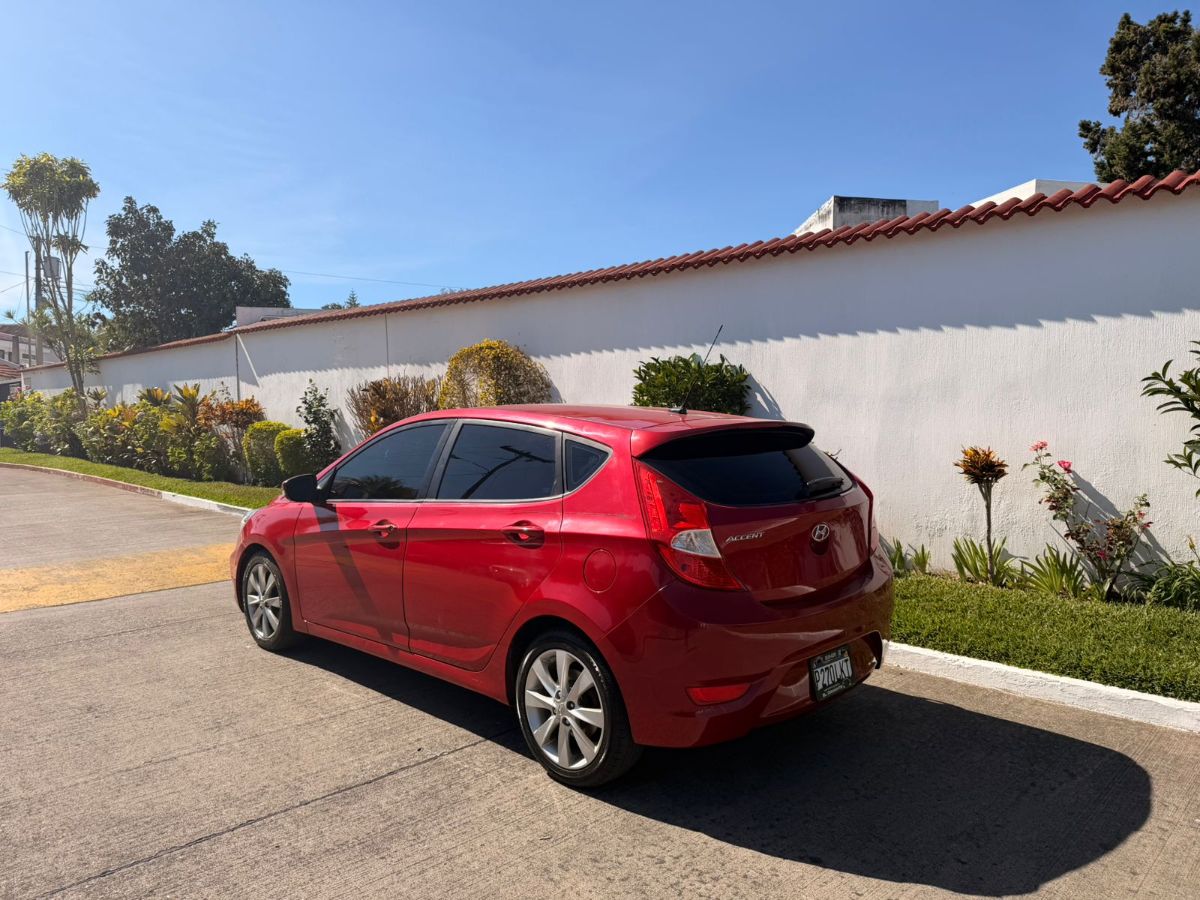 HYUNDAI ACCENT - 2013                                        