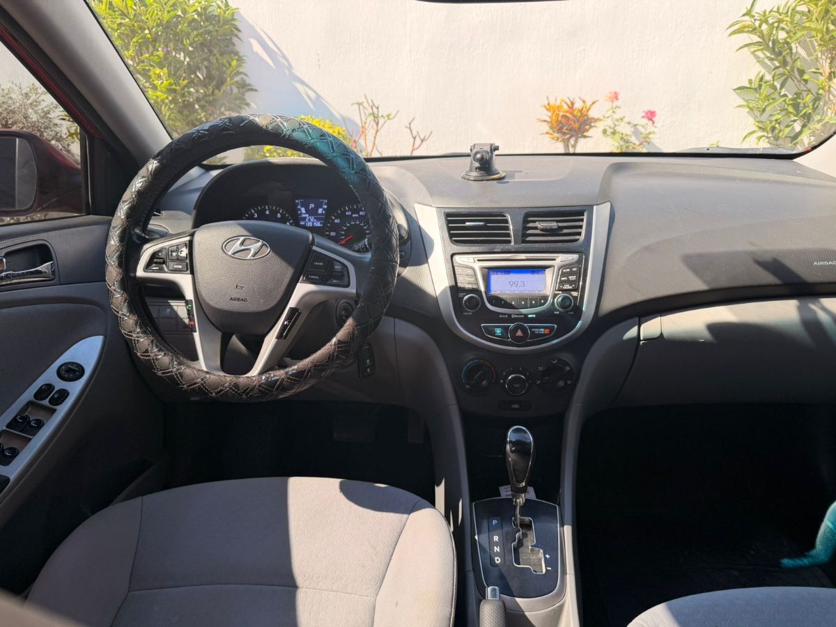 HYUNDAI ACCENT - 2013                                        