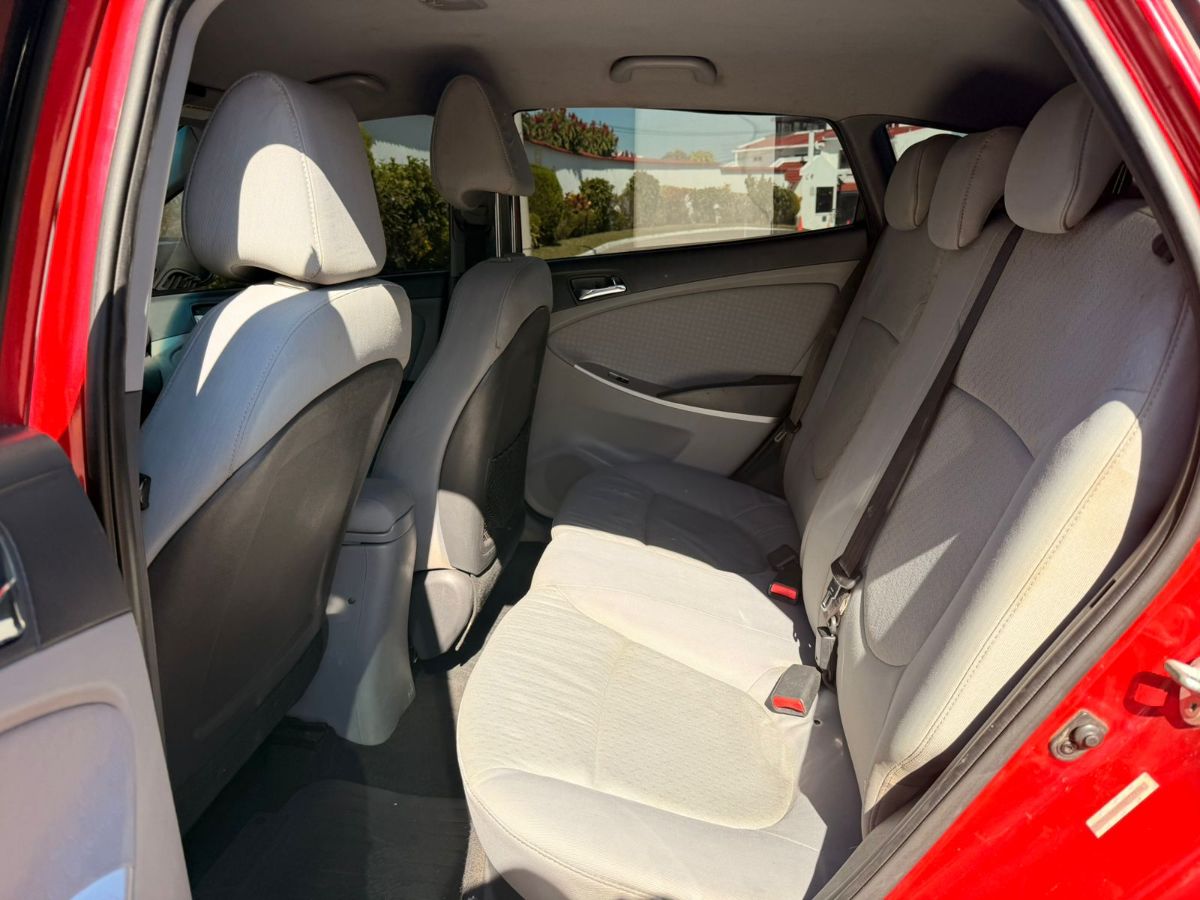 HYUNDAI ACCENT - 2013                                        