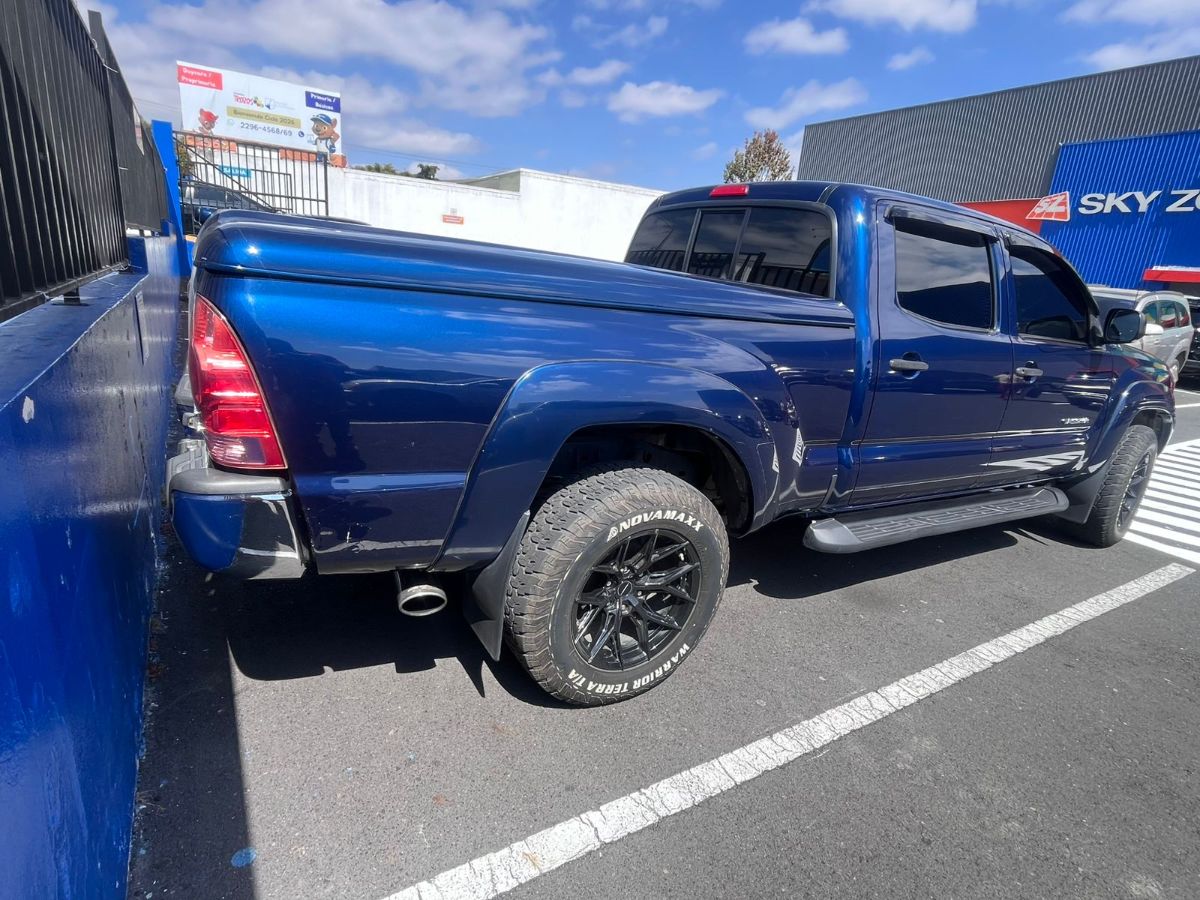 TOYOTA TACOMA - 2006                                        