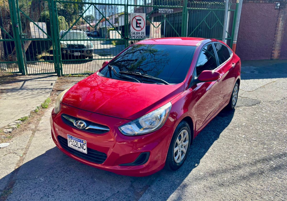 HYUNDAI ACCENT - 2013                                        