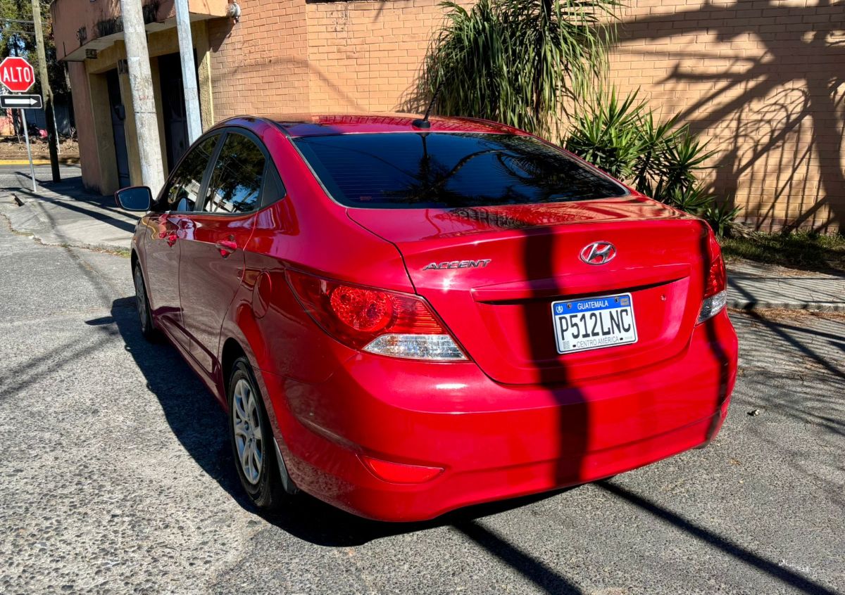 HYUNDAI ACCENT - 2013                                        