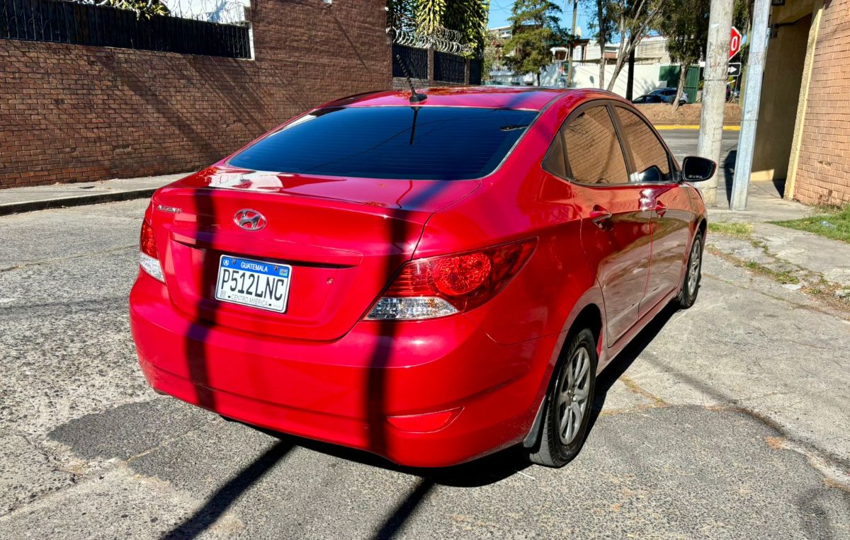 HYUNDAI ACCENT - 2013                                        