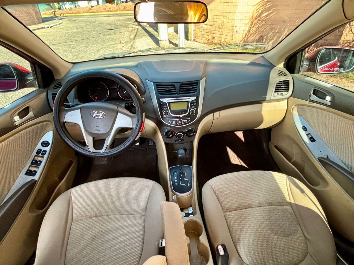 HYUNDAI ACCENT - 2013                                        