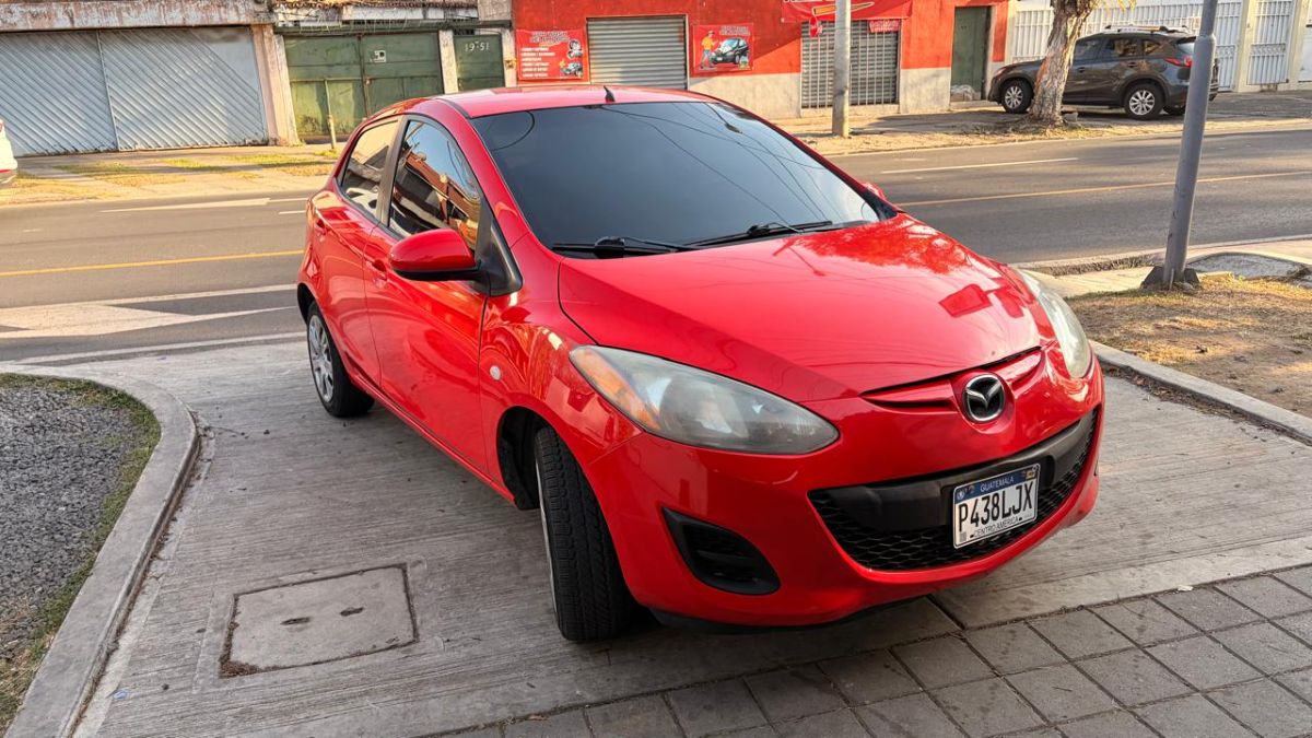 MAZDA 2 - 2014                                        