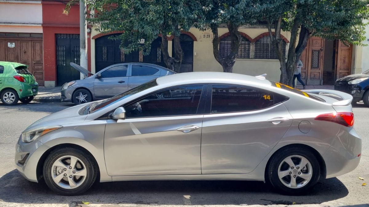 HYUNDAI ELANTRA - 2014                                        