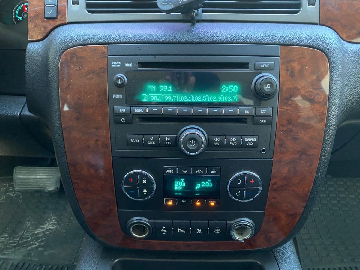 CHEVROLET SUBURBAN LT - 2008                                        