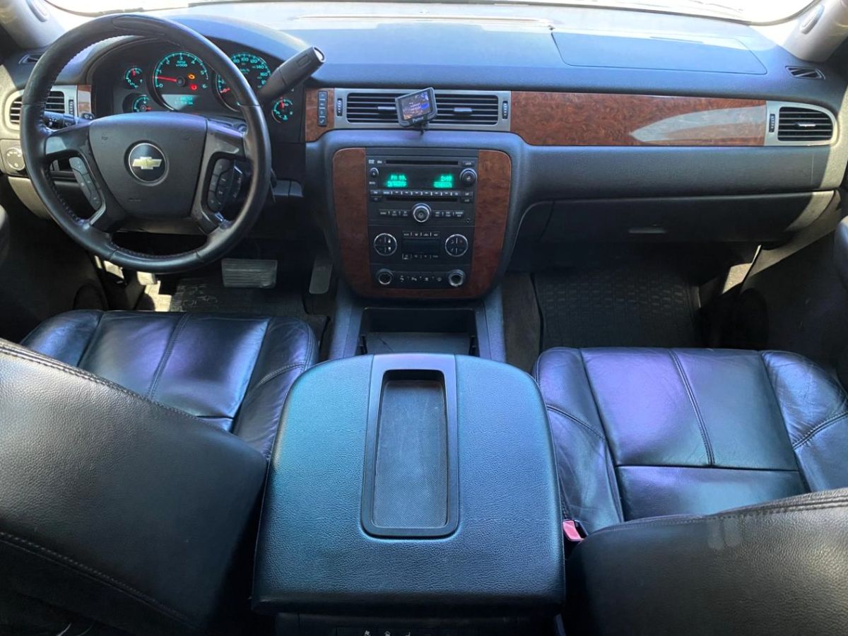 CHEVROLET SUBURBAN LT - 2008                                        