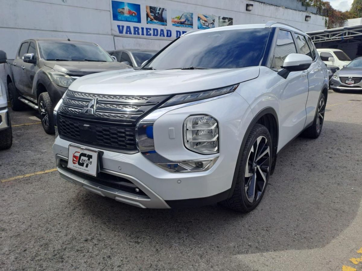 MITSUBISHI outlander - 2023                                        